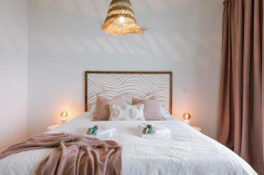 Huswell - Your perfect coastal escape with swimming pool